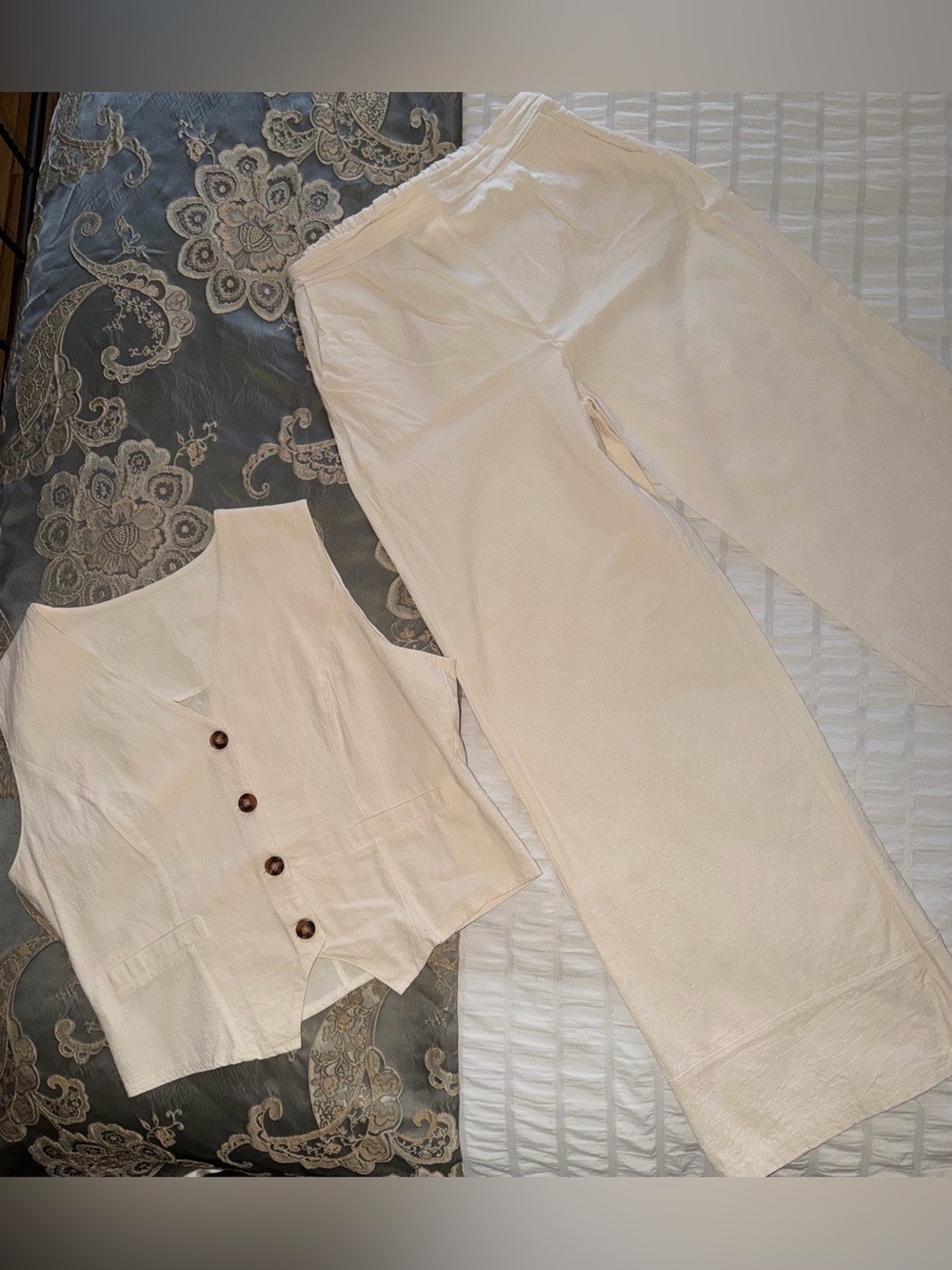 Cream Wide-Leg Pants with Button-Front Vest - Picture 4 of 13